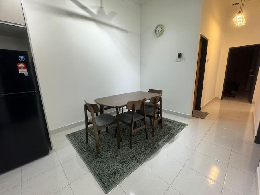 Hazzani Klia Holiday home *