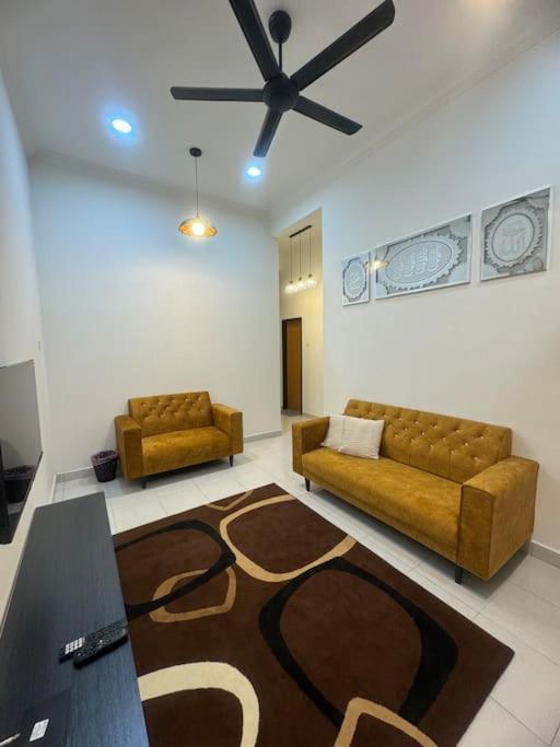 Hazzani Klia Holiday home *